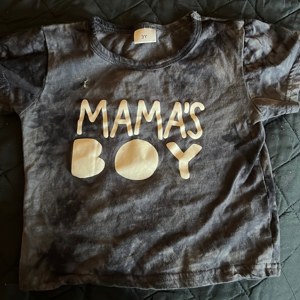 PatPat “Mama’s boy” tshirt